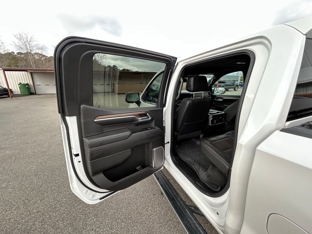 Used 2022 Chevrolet Silverado 1500 High Country w/ High Country Premium Package image 15