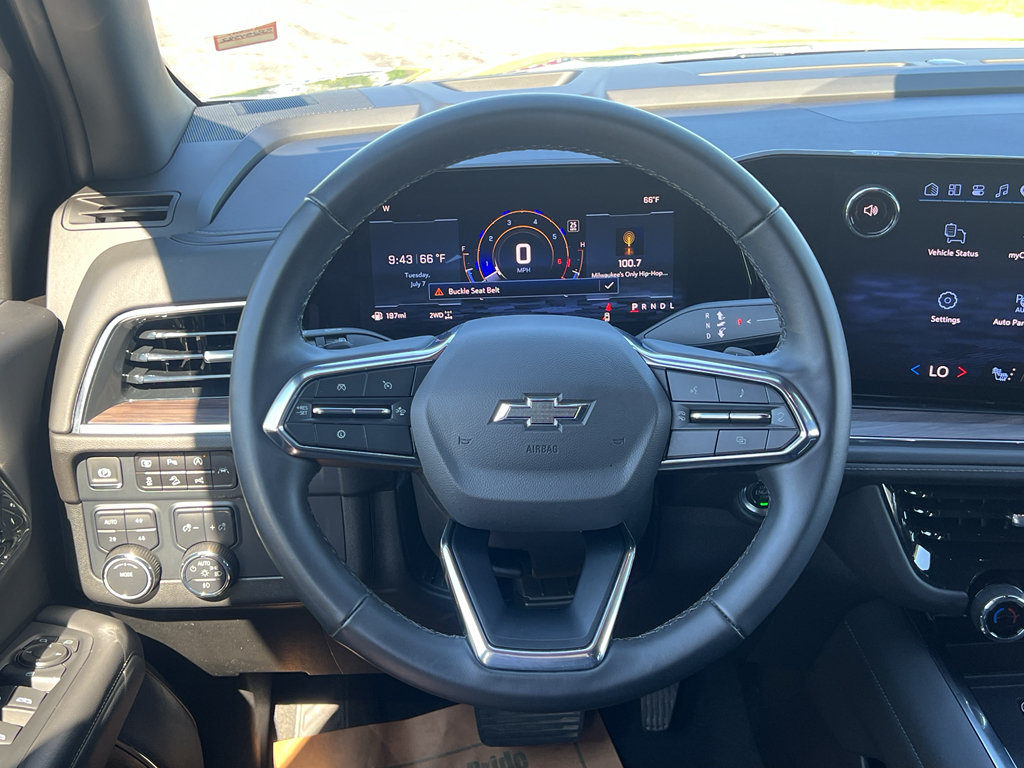 Used 2025 Chevrolet Suburban Z71 AWD/4WD image 29
