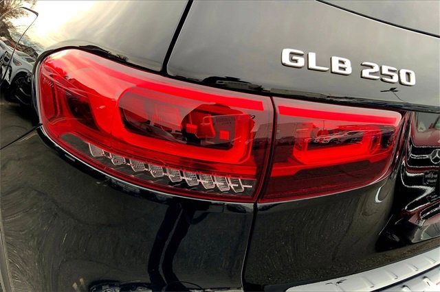 Used 2021 Mercedes-Benz GLB 250 4MATIC image 25