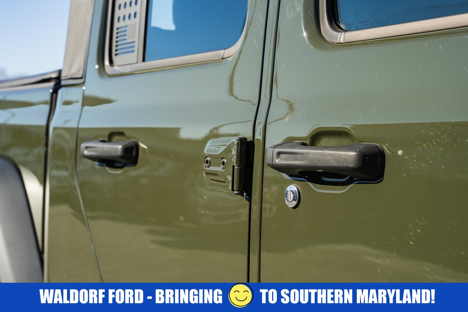 Used 2023 Jeep Gladiator Sport image 15