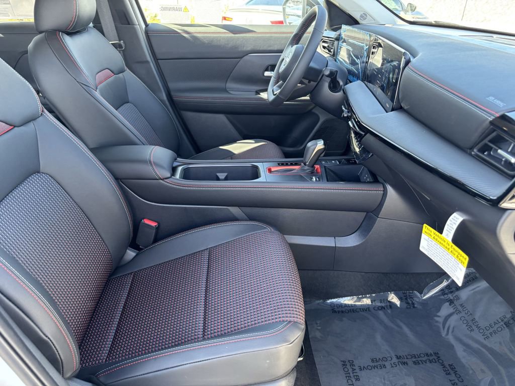 New 2026 Nissan Kicks SR image 9