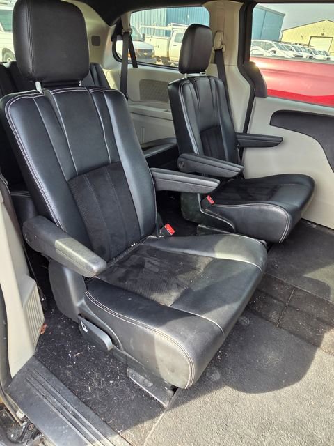 Used 2018 Dodge Grand Caravan SXT image 10