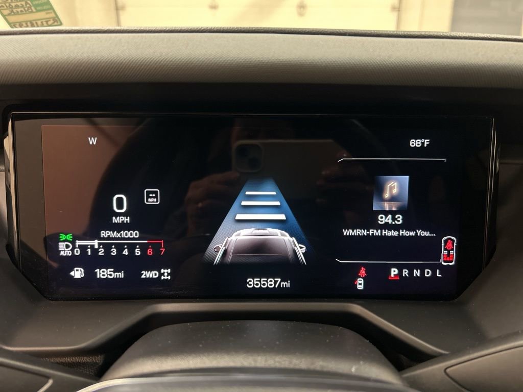 Used 2024 GMC Acadia AT4 w/ Luxury Package image 21