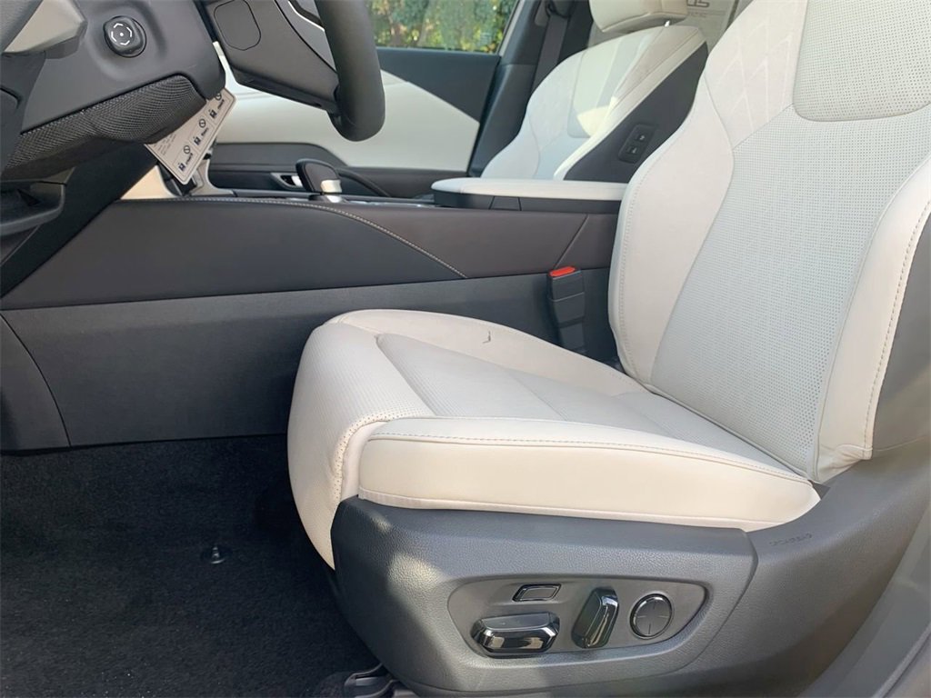 New 2025 Lexus RX 450h AWD w/ Luxury Package image 12