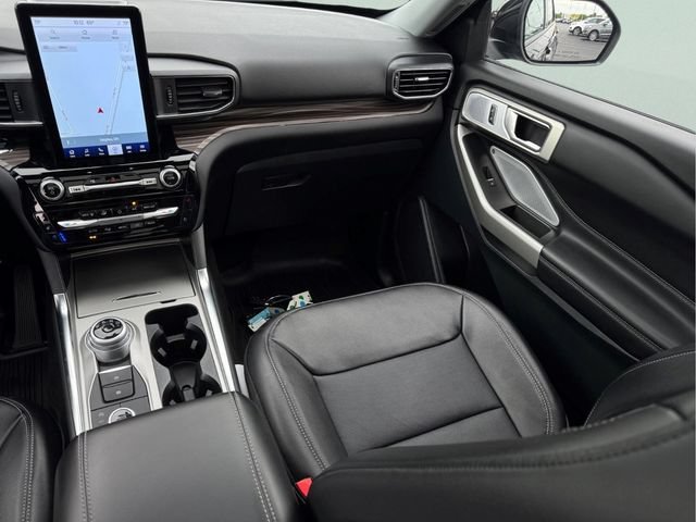 Used 2023 Ford Explorer Limited w/ Limited Technology Package AWD/4WD image 12