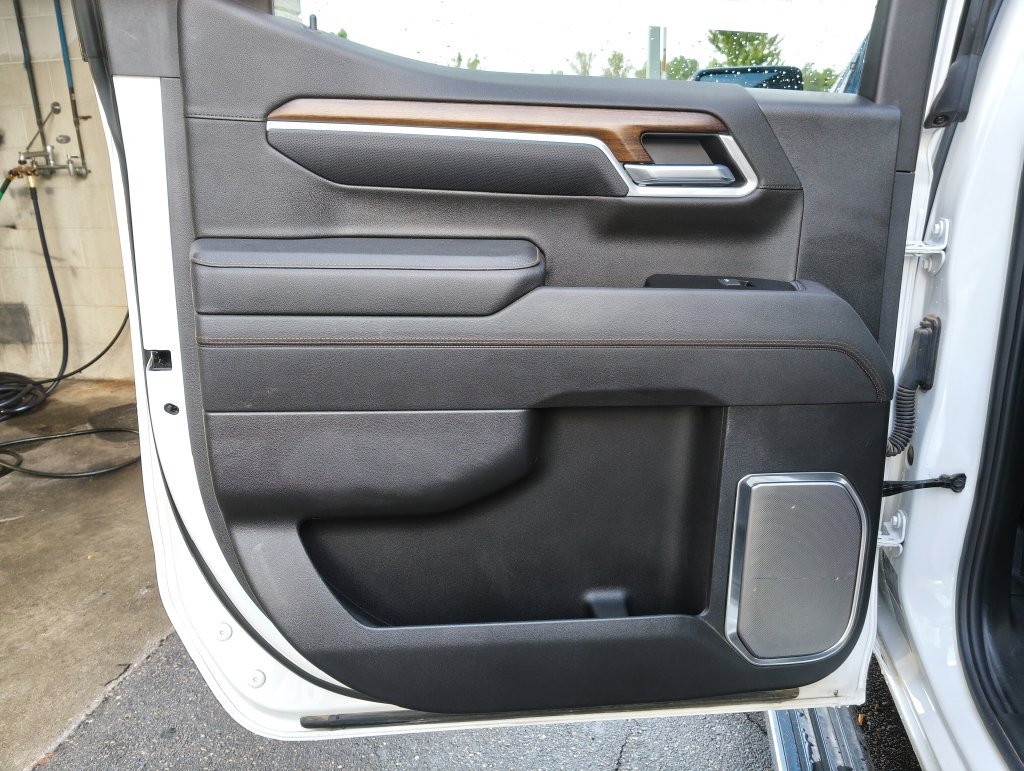 Used 2025 Chevrolet Silverado 1500 High Country AWD/4WD image 30