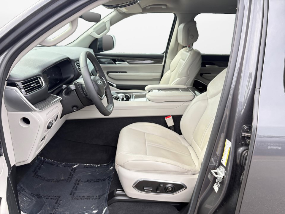 Used 2022 Jeep Wagoneer Series II AWD/4WD image 9