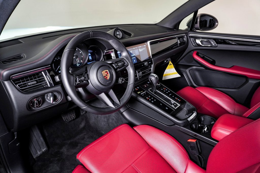 Certified 2023 Porsche Macan Turbo image 4