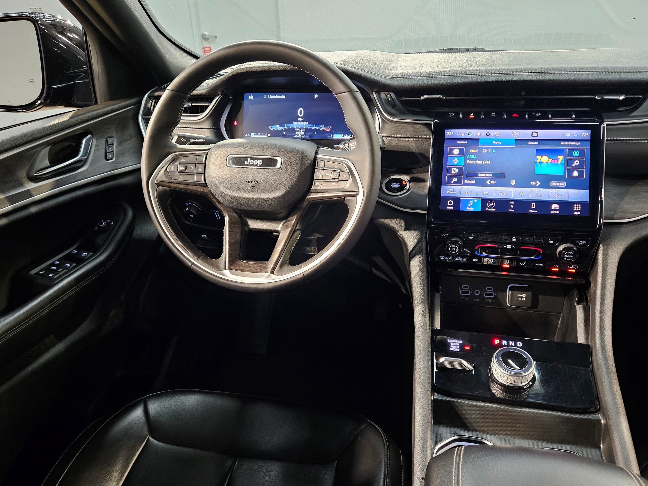 Used 2024 Jeep Grand Cherokee Limited image 9