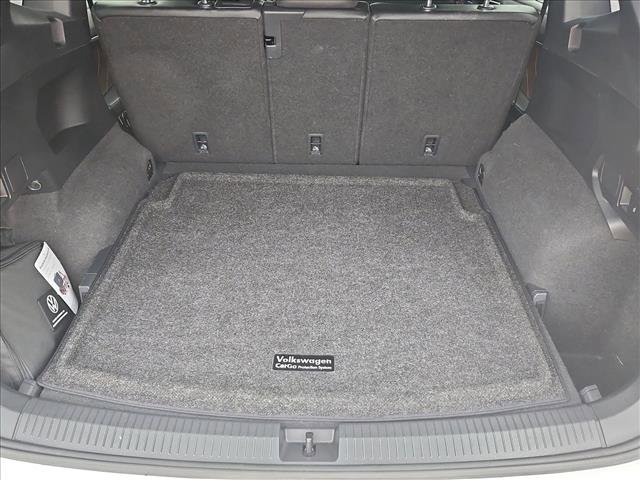 Used 2022 Volkswagen Tiguan SEL R-Line image 6