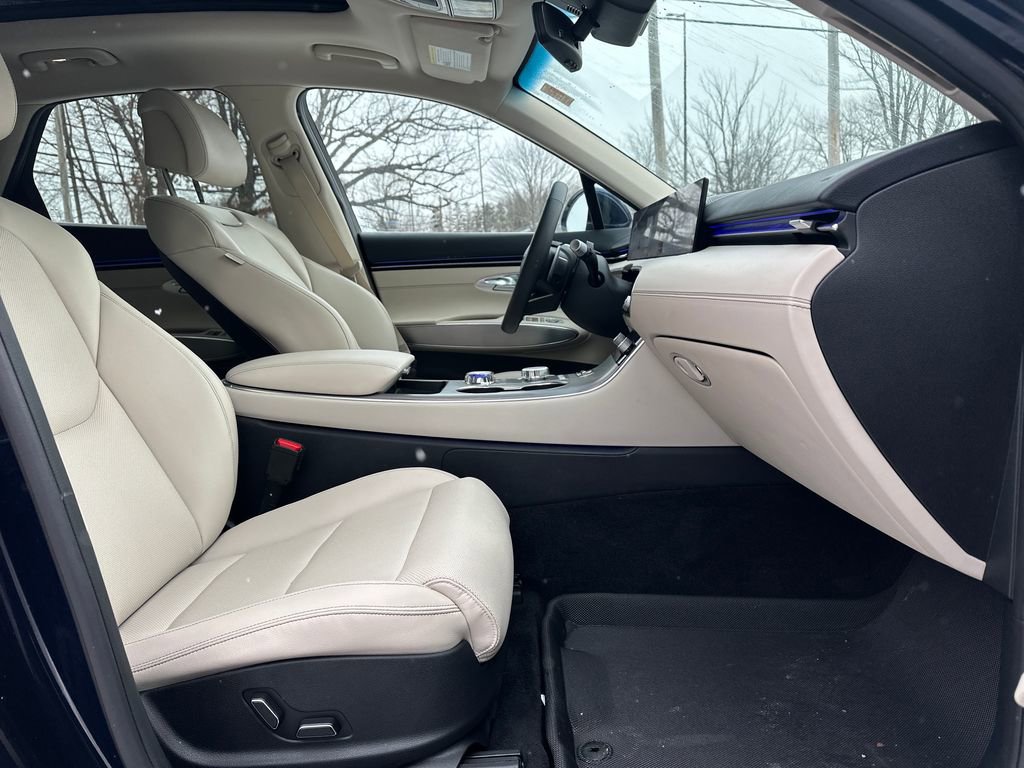 Used 2026 Genesis GV70 2.5T Select image 15