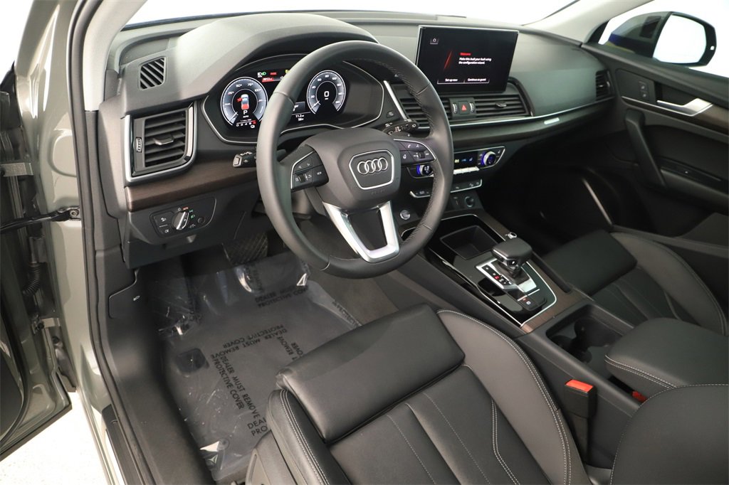 Used 2024 Audi Q5 e Premium w/ Convenience Package image 15