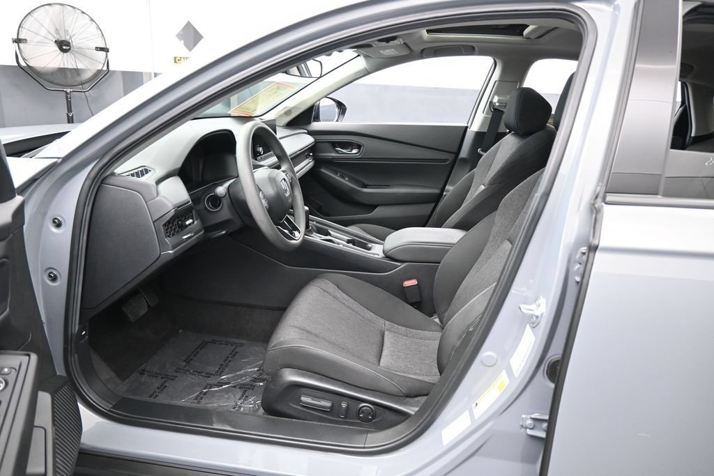 Used 2025 Honda Accord SE image 12