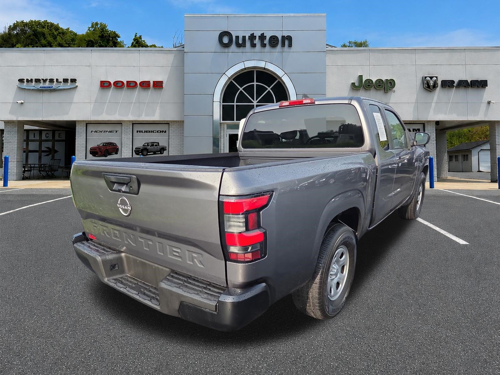 Used 2022 Nissan Frontier S RWD image 4
