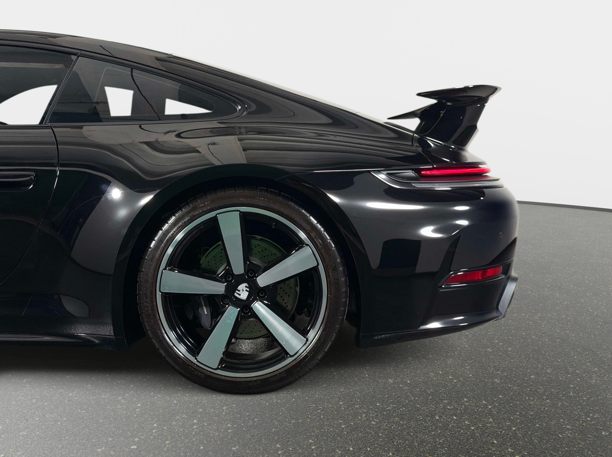 Used 2025 Porsche 911 Carrera RWD image 12