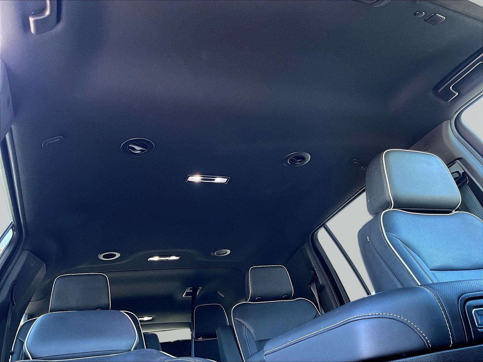 Used 2023 Chevrolet Suburban Premier AWD/4WD image 28