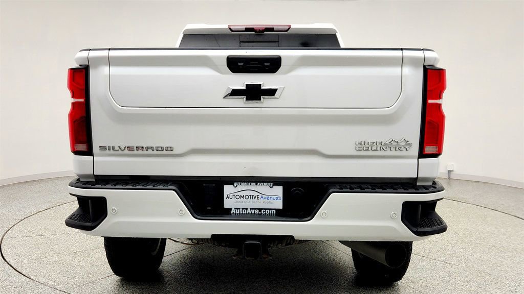 Used 2024 Chevrolet Silverado 2500 High Country w/ High Country Premium Package AWD/4WD image 6