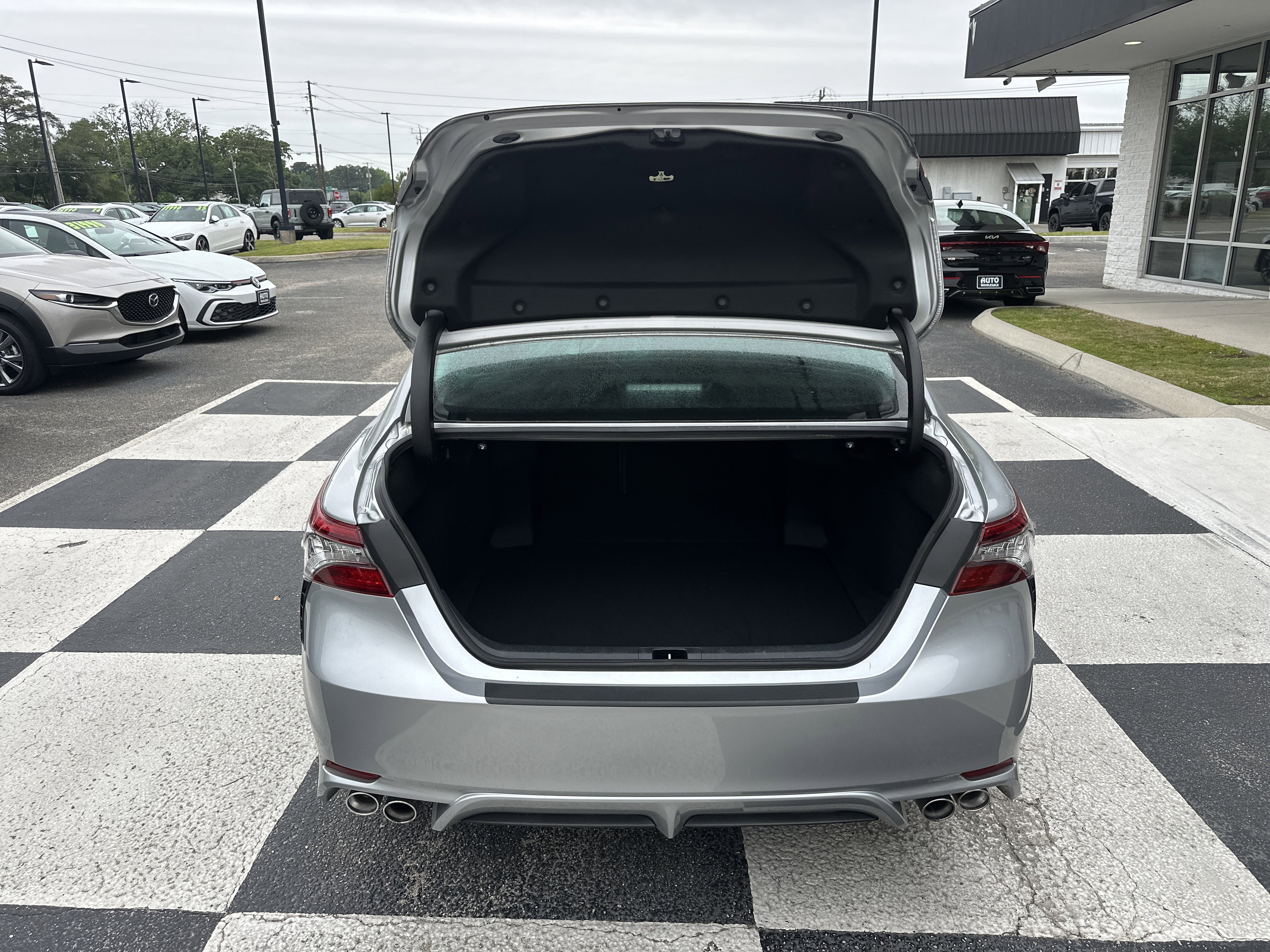 Used 2022 Toyota Camry XSE FWD image 5