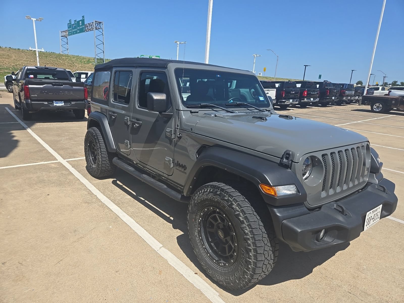 Used 2022 Jeep Wrangler Unlimited Sport AWD/4WD image 2