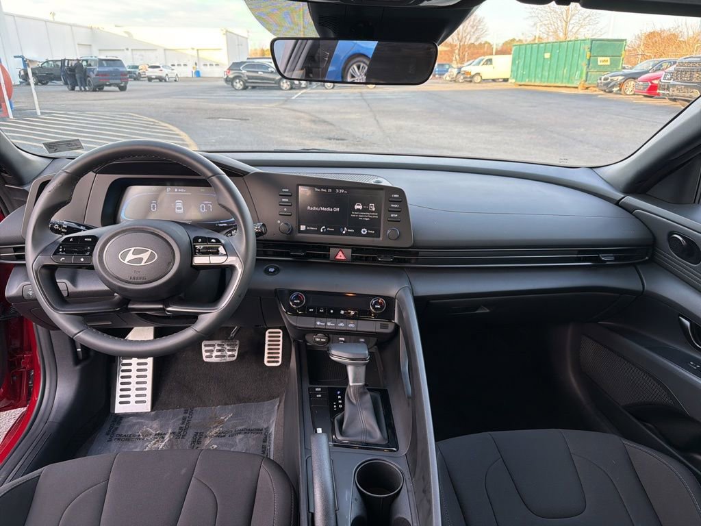 Used 2025 Hyundai Elantra Sport image 19
