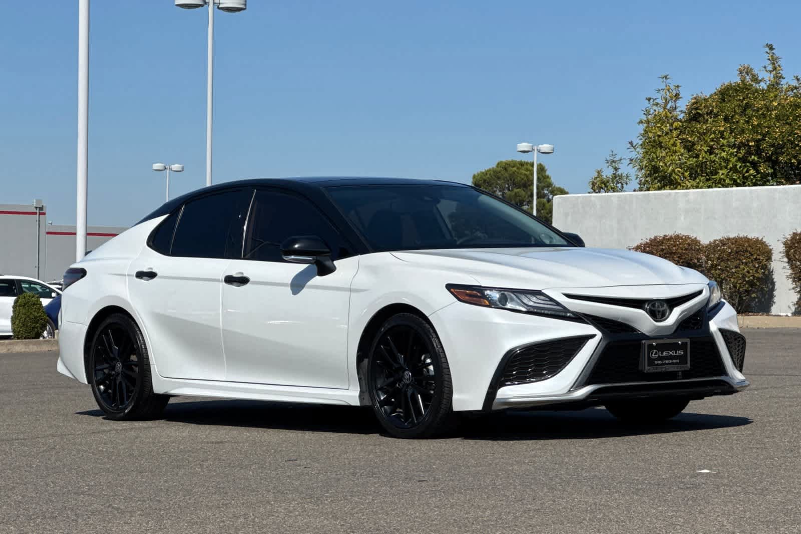 Used 2023 Toyota Camry XSE FWD image 5