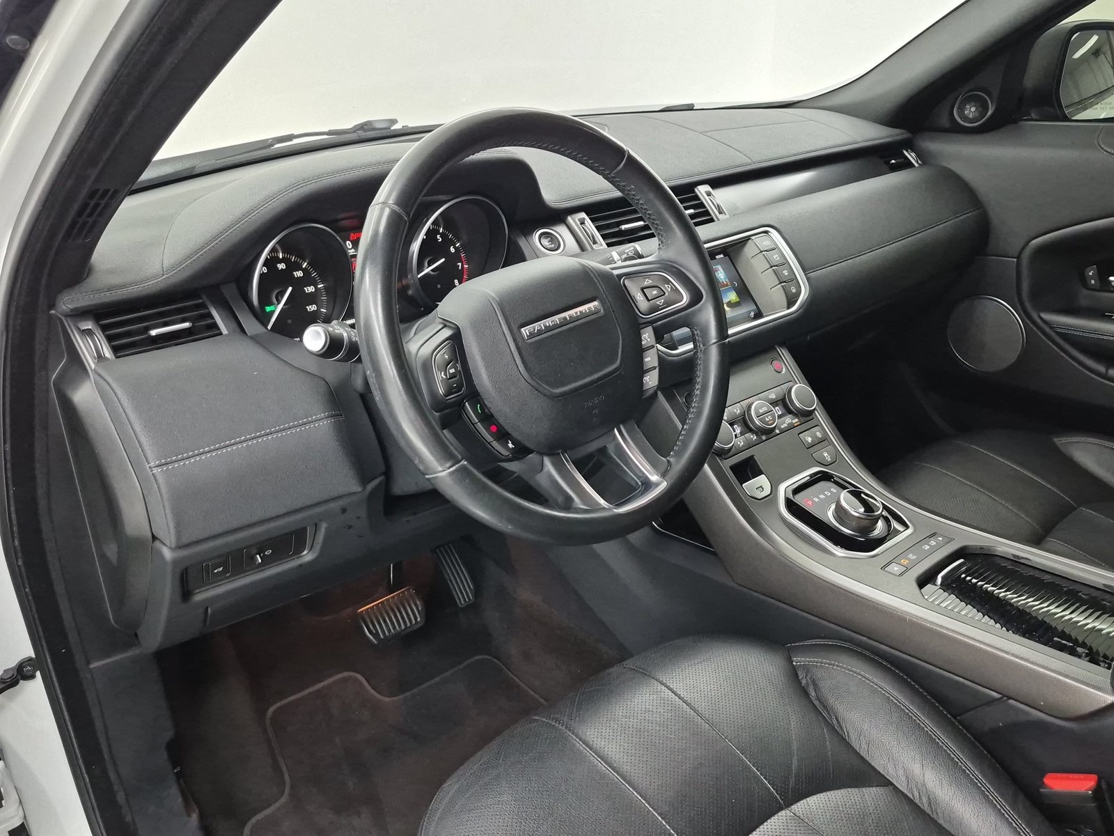 Used 2018 Land Rover Range Rover Evoque SE AWD/4WD image 4