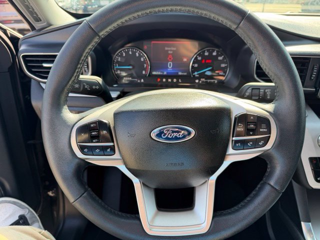 Used 2023 Ford Explorer XLT w/ Equipment Group 202A AWD/4WD image 32