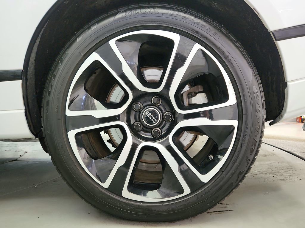 Used 2018 Land Rover Range Rover HSE image 43