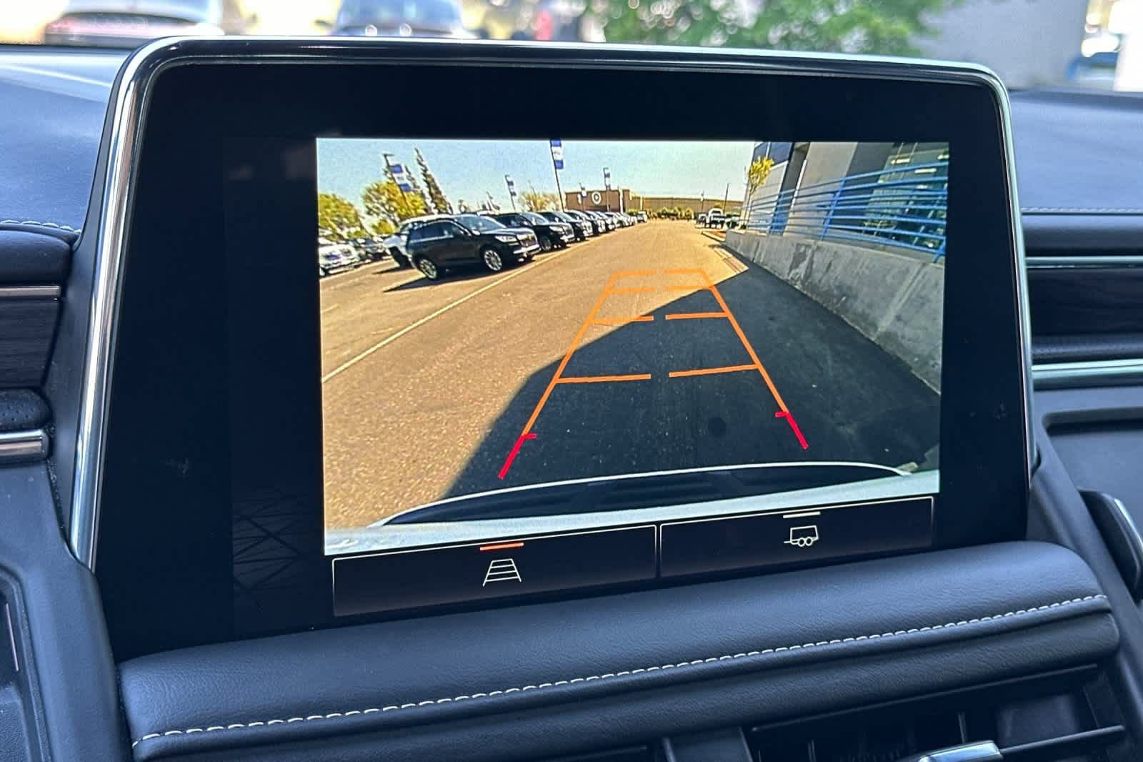 Used 2024 GMC Yukon XL SLT image 21