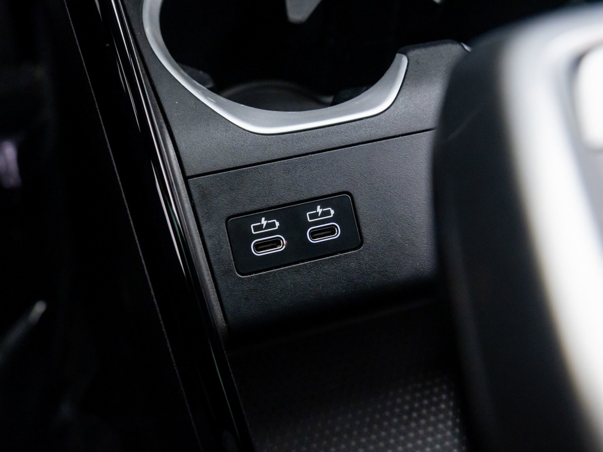 Certified 2025 BMW X2 xDrive28i w/ Premium Package image 21