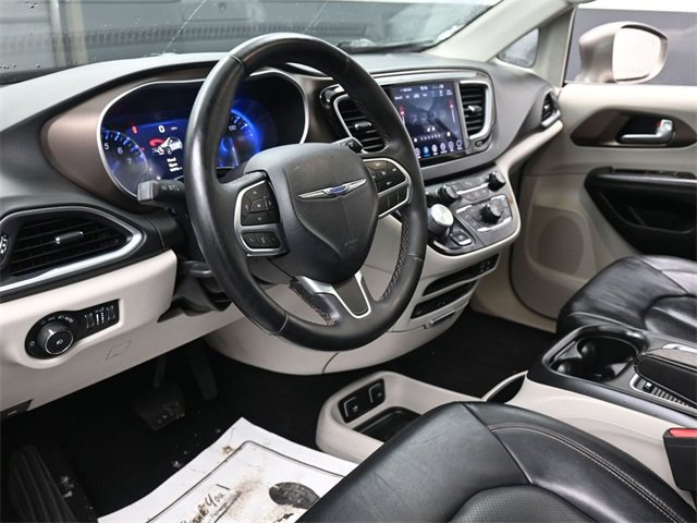 Used 2018 Chrysler Pacifica Touring-L Plus w/ Tire & Wheel Group image 14