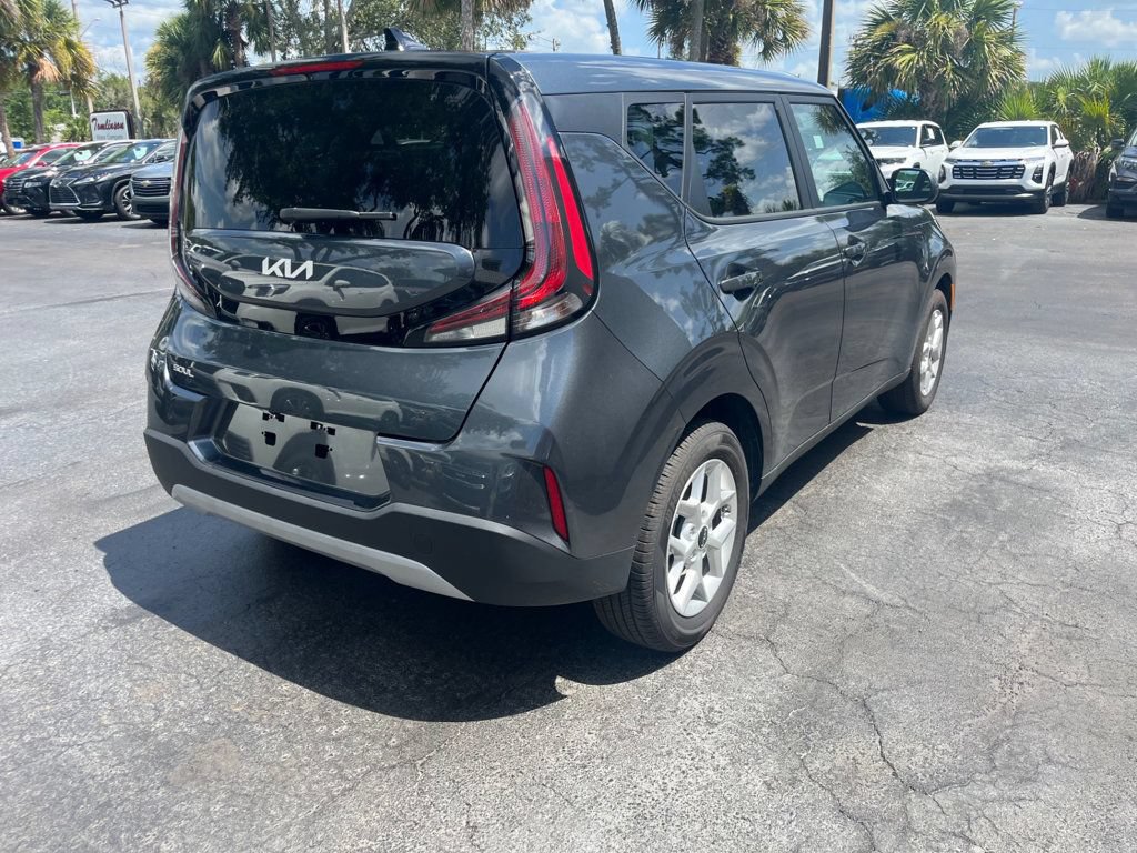 Used 2025 Kia Soul LX w/ LX Technology Package FWD image 6
