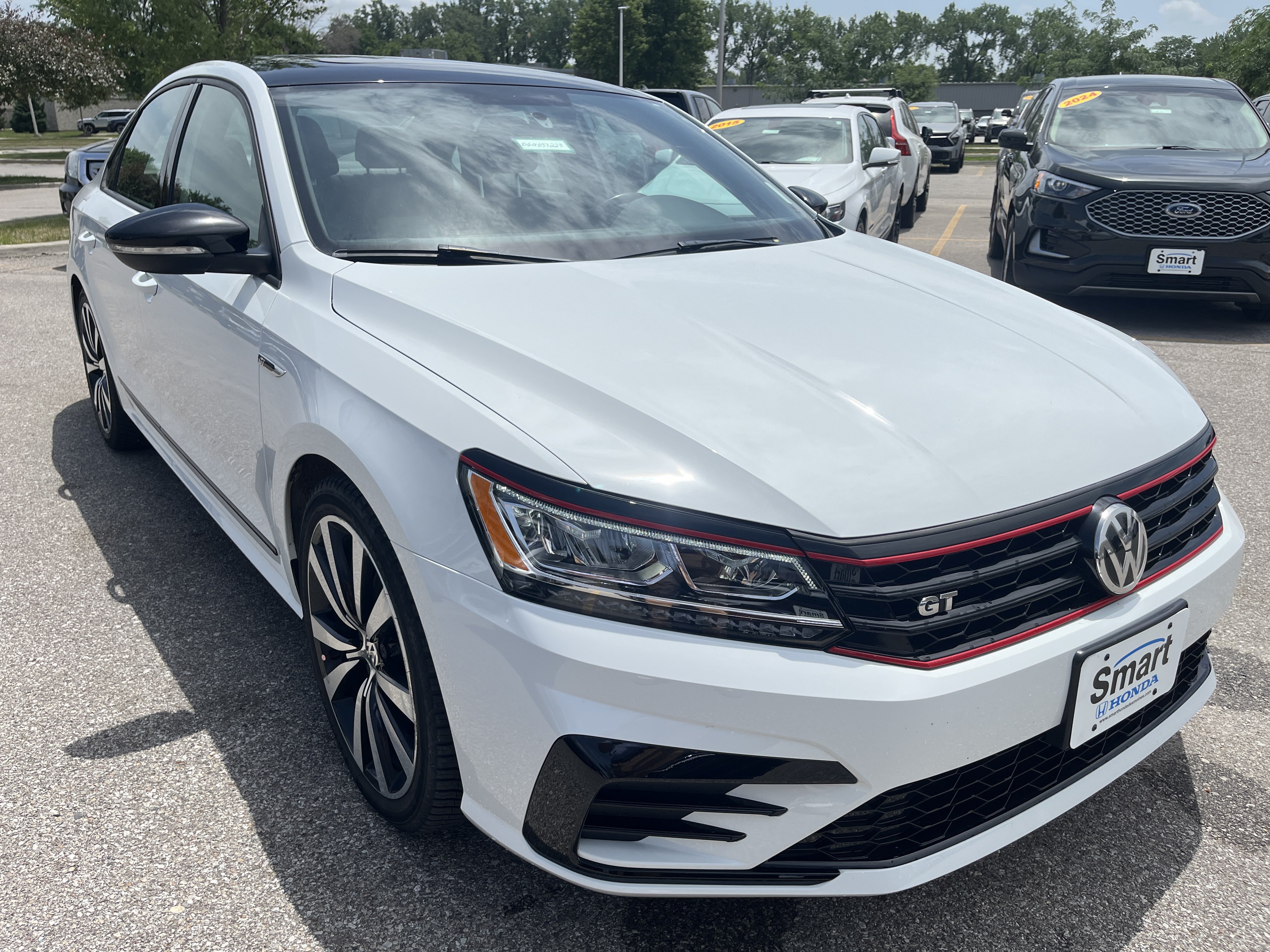 Used 2018 Volkswagen Passat GT FWD image 3