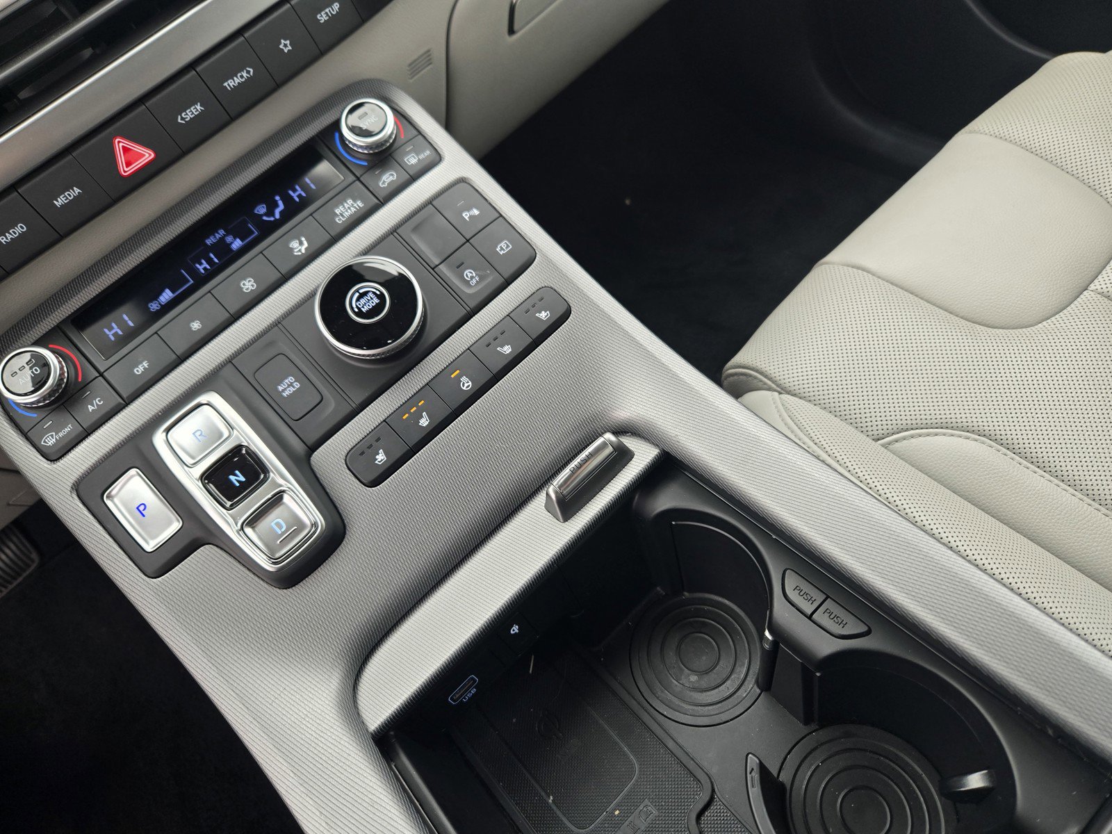 Used 2025 Hyundai Palisade Limited image 17