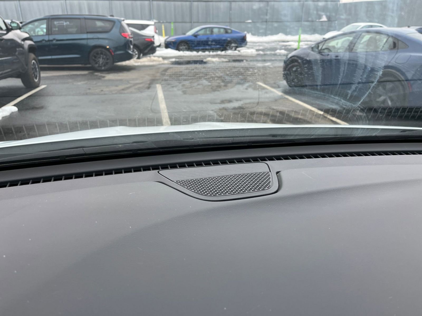 Used 2023 Chrysler Voyager LX image 17