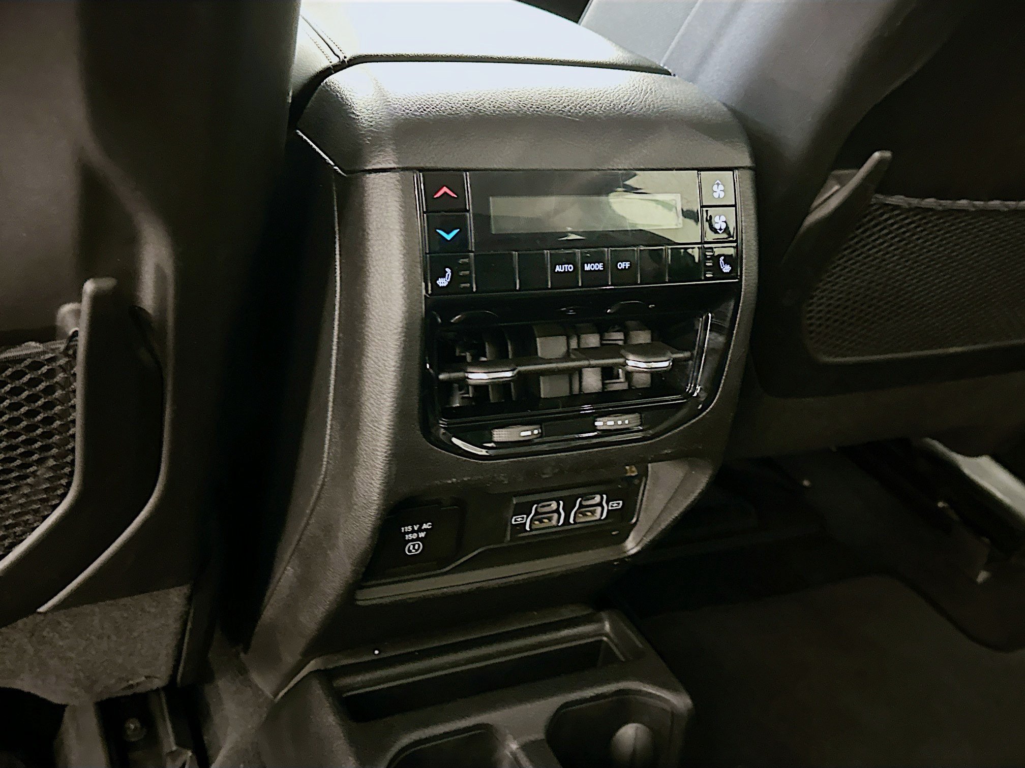 Used 2023 Jeep Grand Cherokee L Limited AWD/4WD image 29