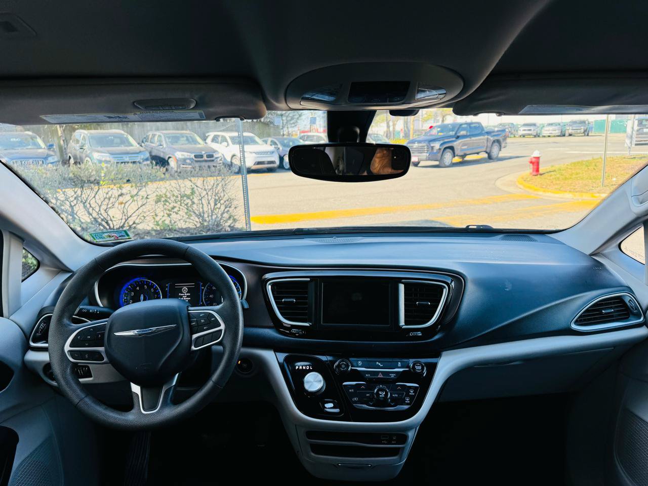 Used 2018 Chrysler Pacifica Touring Plus w/ Tire & Wheel Group FWD image 16