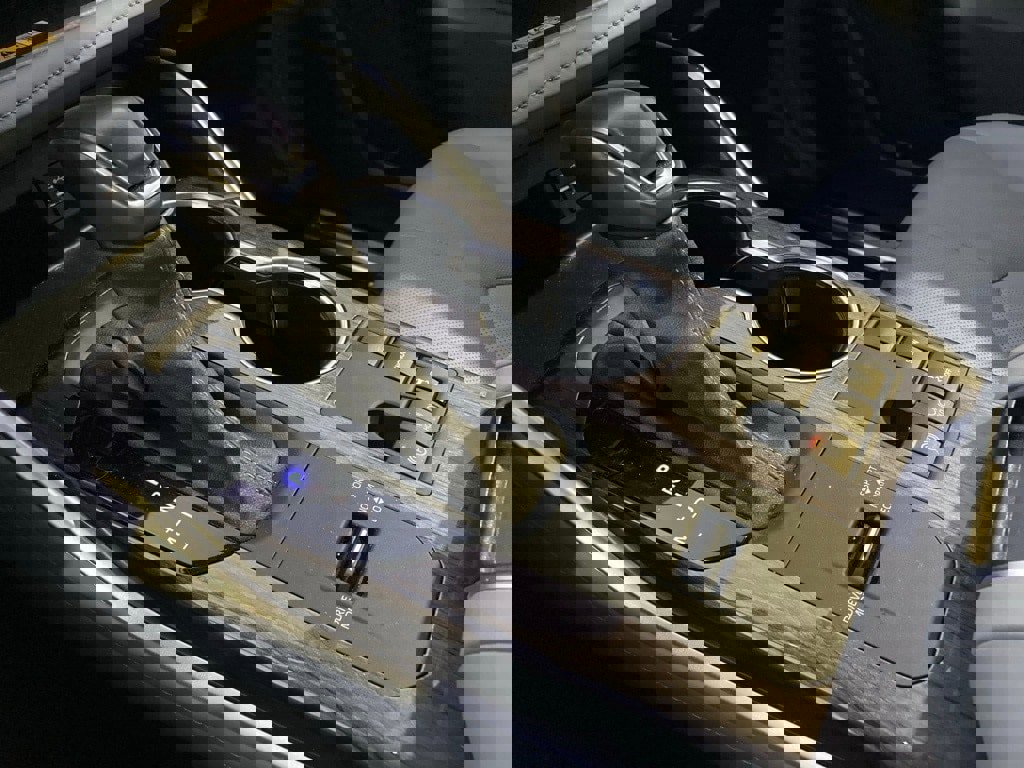 Used 2024 Toyota Highlander Platinum image 27