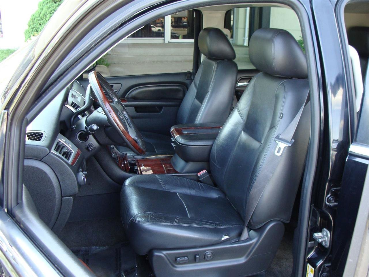 Used 2012 Cadillac Escalade ESV Luxury AWD/4WD image 7