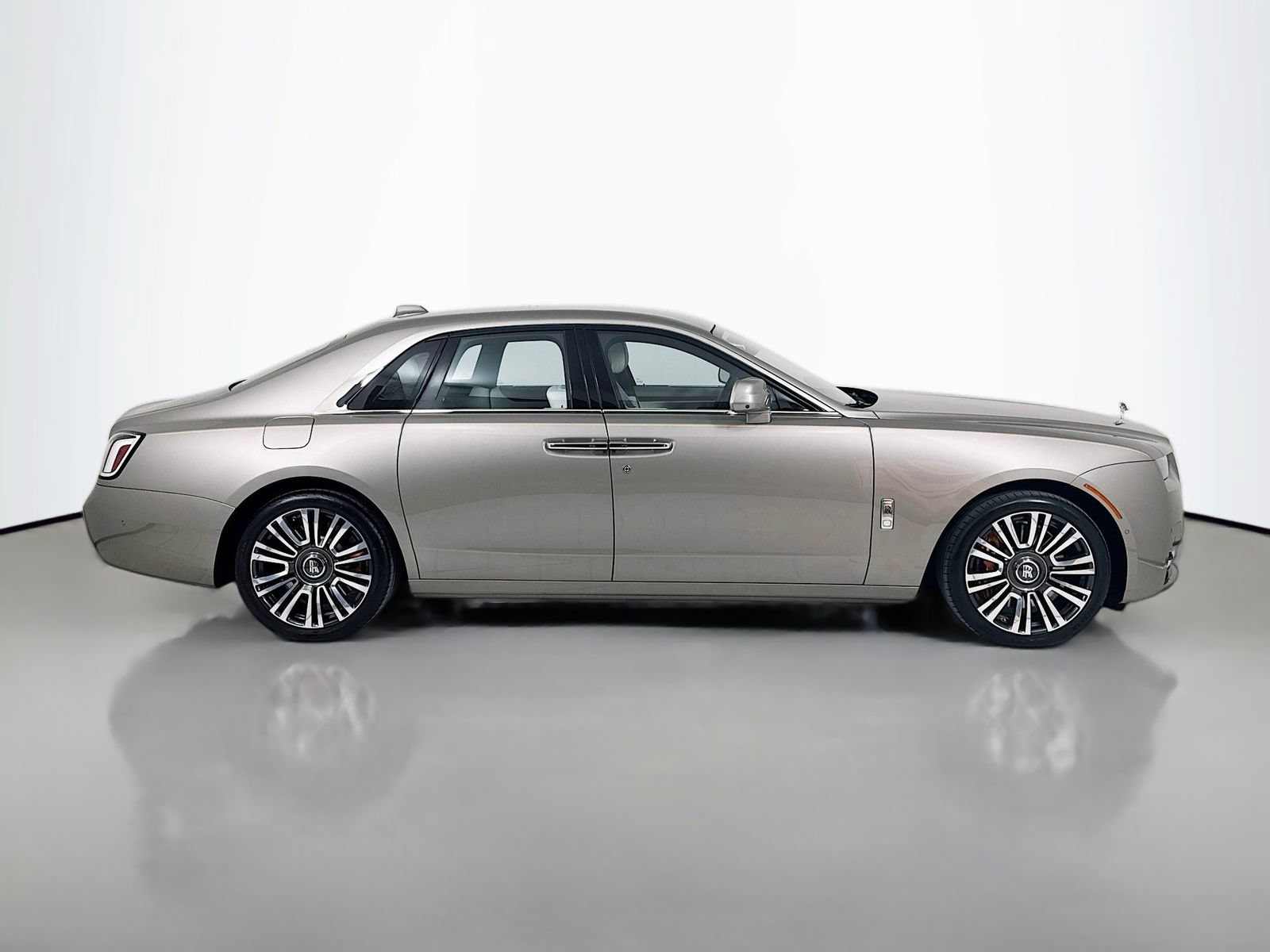 Certified 2025 Rolls-Royce Ghost AWD/4WD image 8