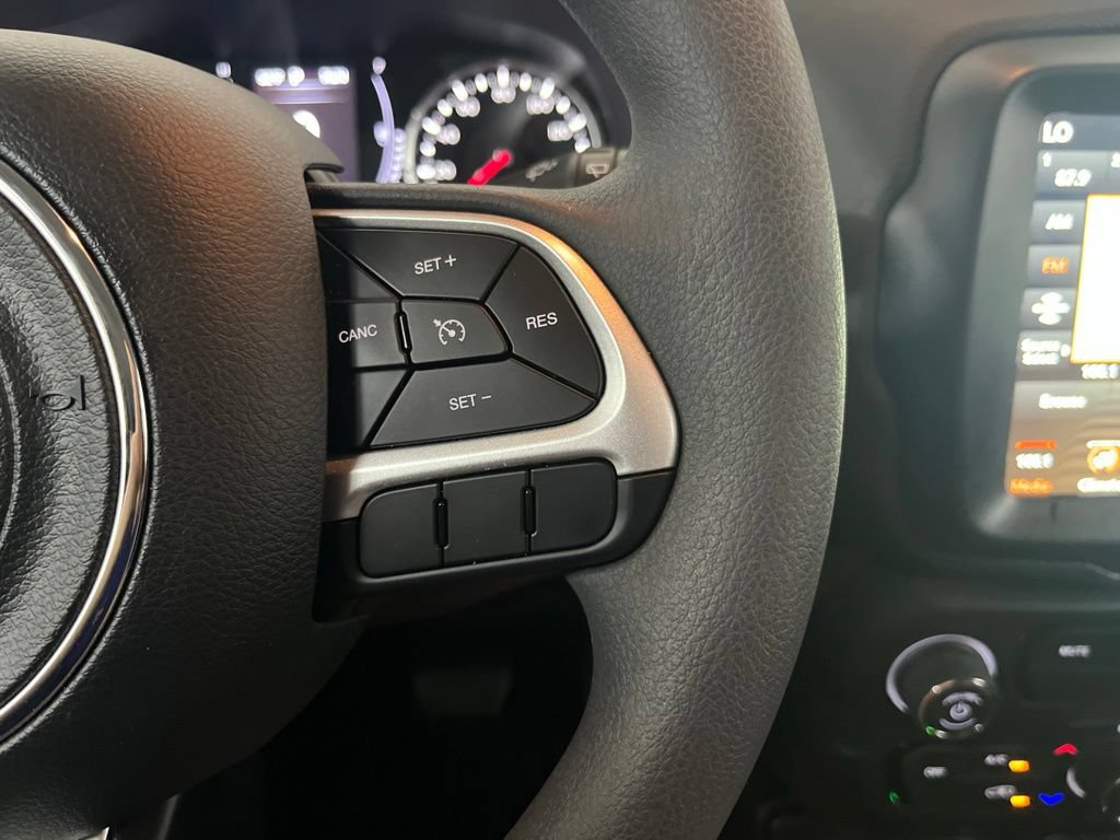 Used 2023 Jeep Renegade Latitude AWD/4WD image 59