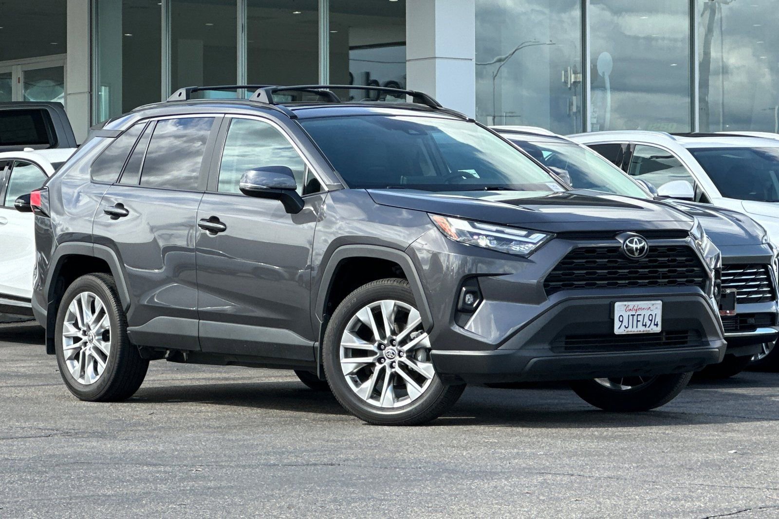 Used 2023 Toyota RAV4 XLE Premium image 2