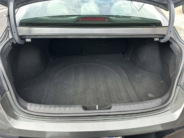 Used 2025 Hyundai Elantra Limited FWD image 16