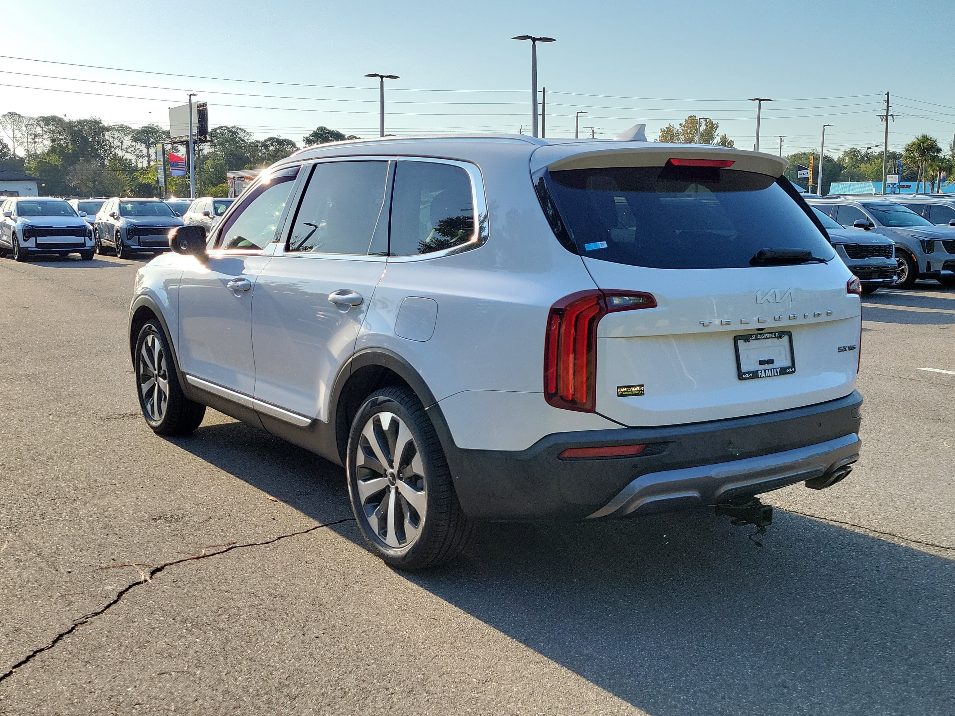 Certified 2022 Kia Telluride EX w/ EX Premium Package FWD image 3