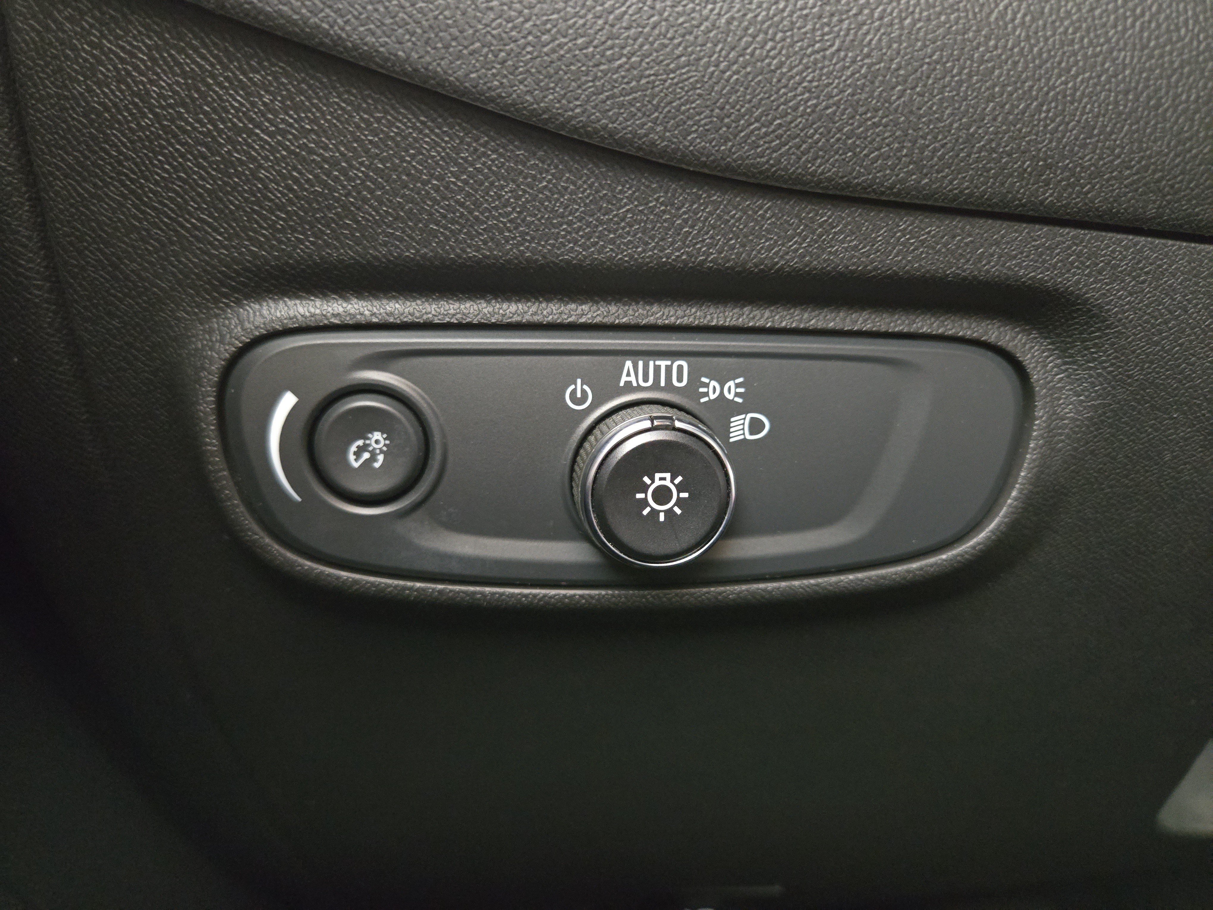 Certified 2024 Chevrolet Equinox LS w/ LS Convenience Package FWD image 24