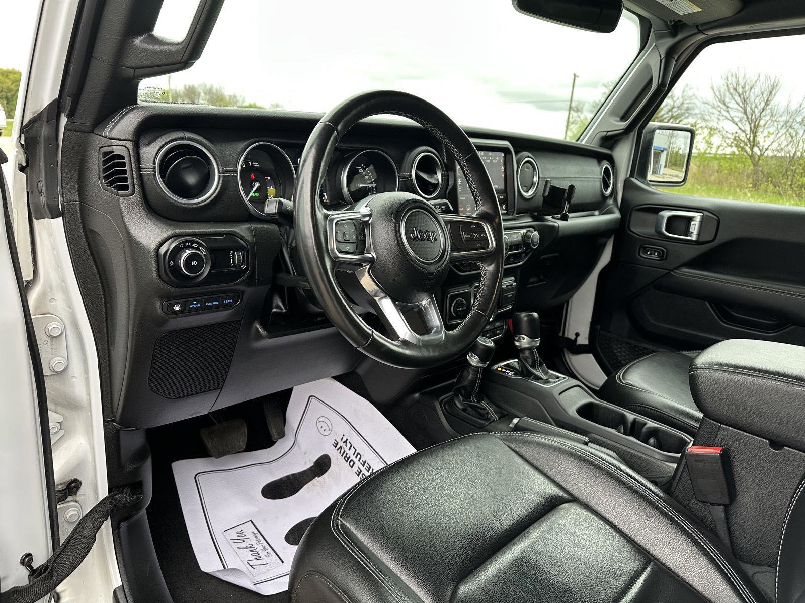 Used 2023 Jeep Wrangler Unlimited Sahara w/ Cold Weather Group AWD/4WD image 19