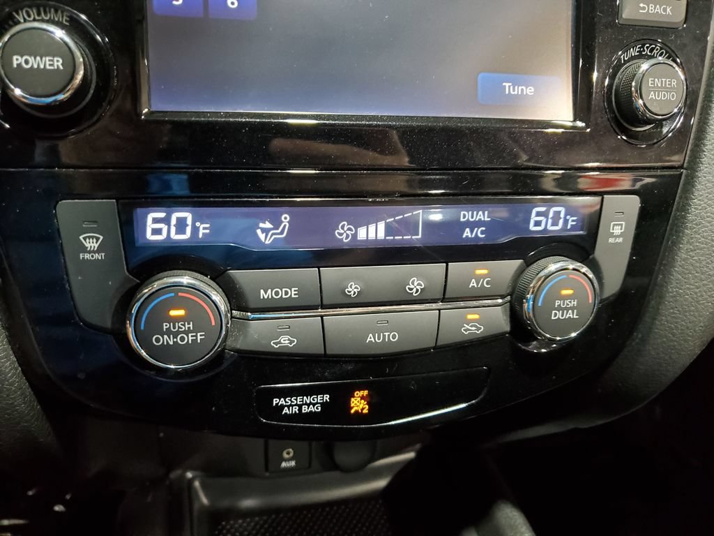 Used 2016 Nissan Rogue SL w/ SL Premium Package FWD image 34