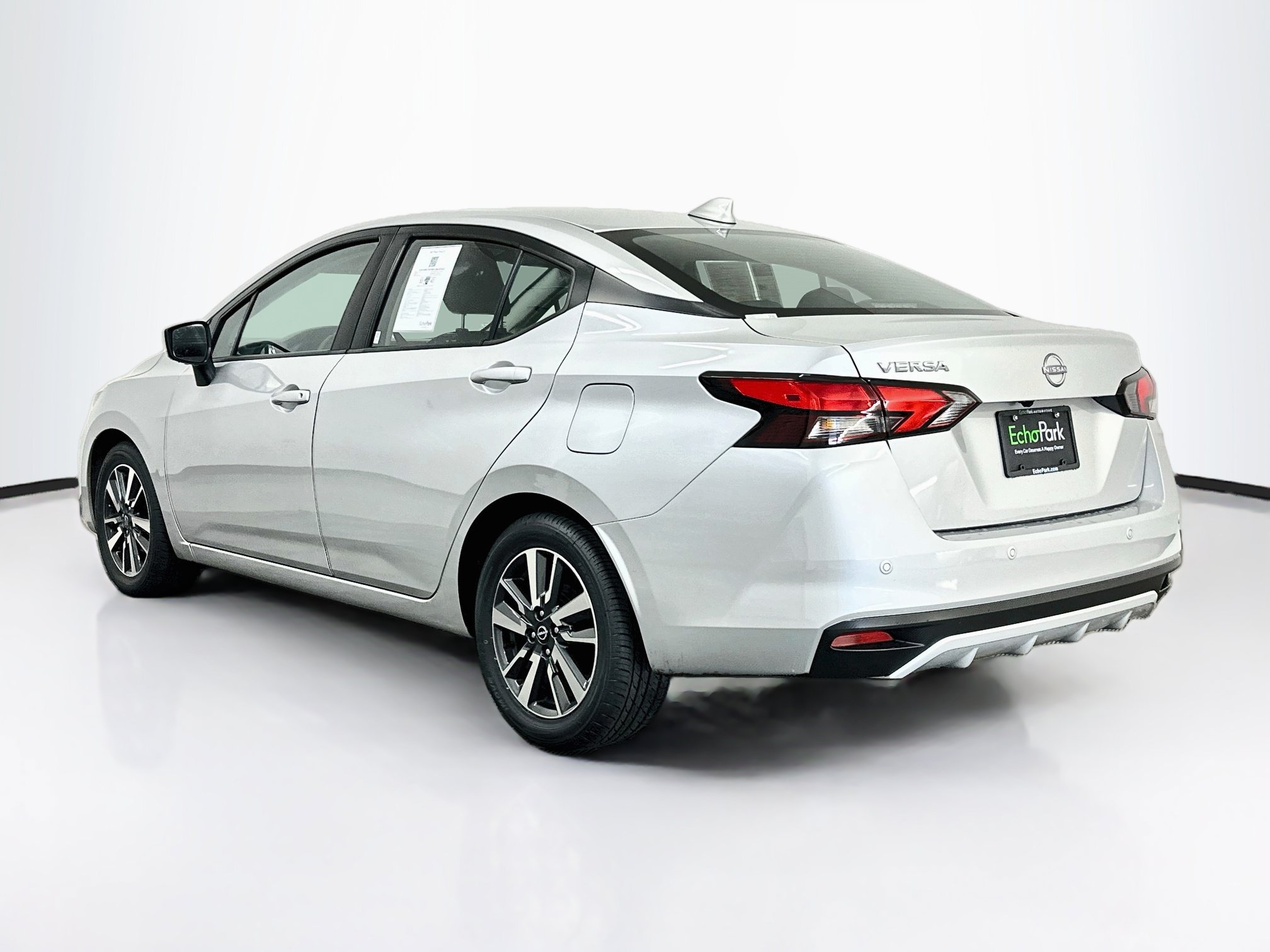 Used 2025 Nissan Versa SV FWD image 5