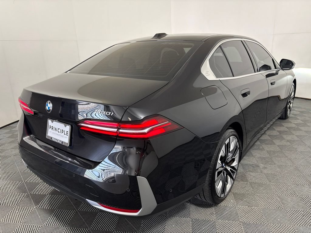 Certified 2026 BMW 530i w/ Premium Package RWD image 5