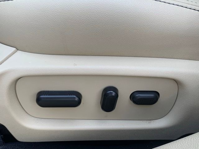 Used 2019 Ford Taurus Limited AWD/4WD image 5